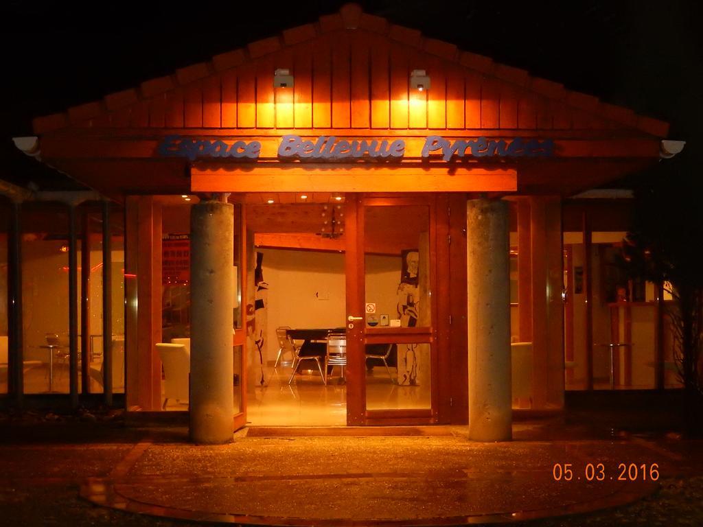 Hotel Eco Logis Espace Bellevue Semeac Bagian luar foto