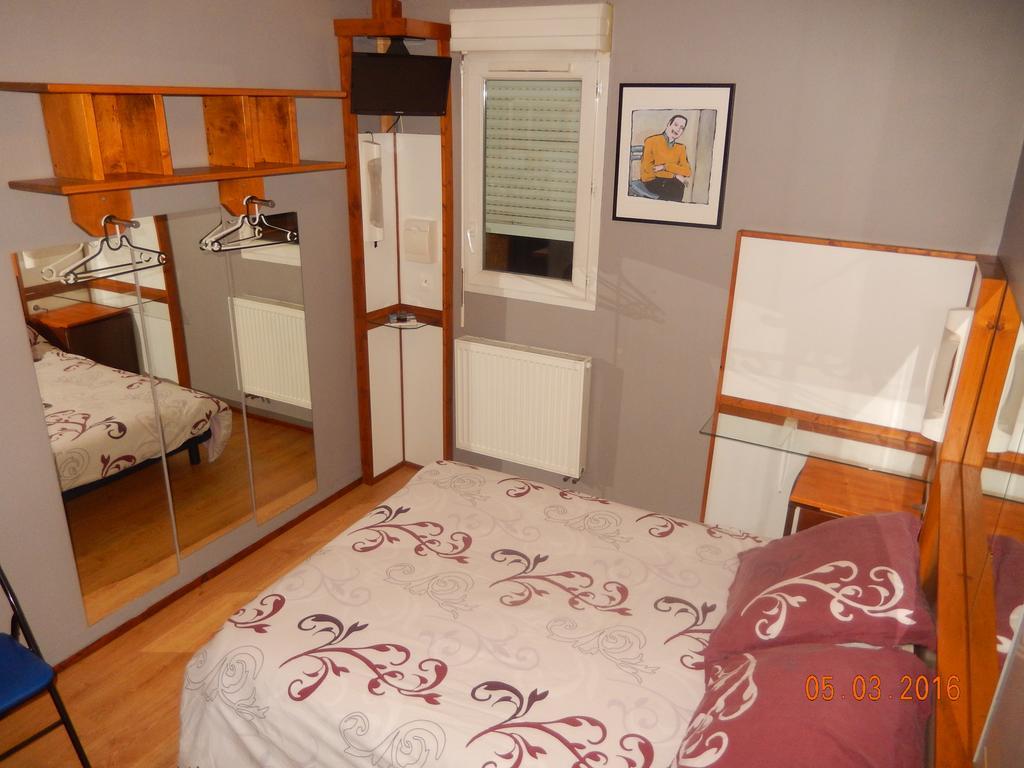 Hotel Eco Logis Espace Bellevue Semeac Bagian luar foto