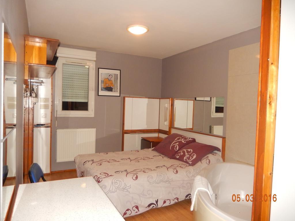 Hotel Eco Logis Espace Bellevue Semeac Bagian luar foto