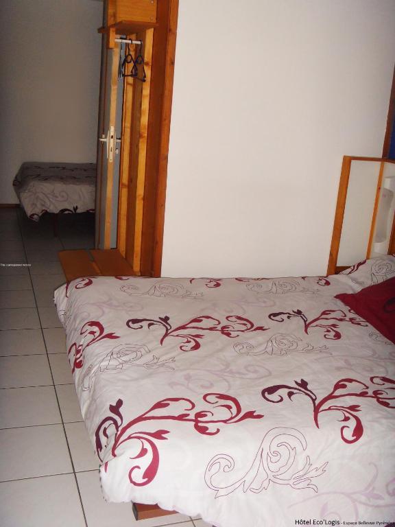 Hotel Eco Logis Espace Bellevue Semeac Ruang foto