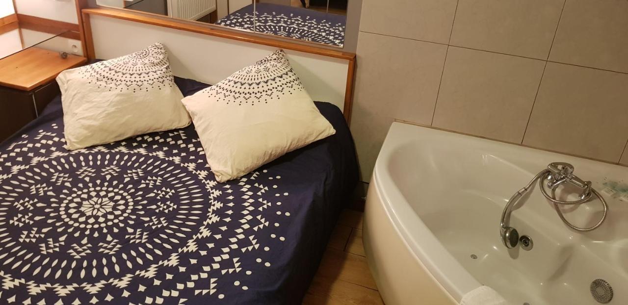 Hotel Eco Logis Espace Bellevue Semeac Bagian luar foto