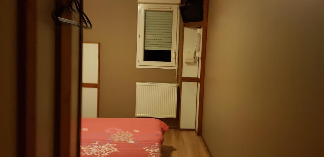 Hotel Eco Logis Espace Bellevue Semeac Bagian luar foto
