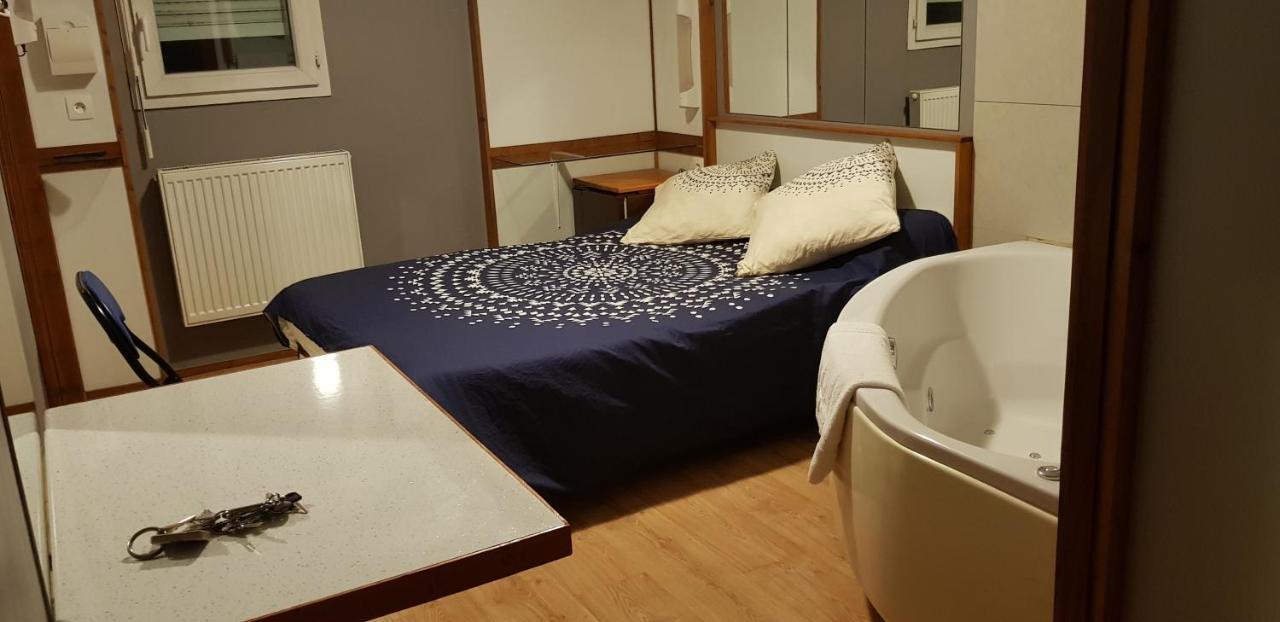 Hotel Eco Logis Espace Bellevue Semeac Bagian luar foto